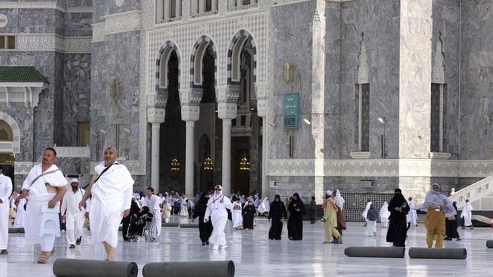 6 Hal yang Dilarang di Masjidil Haram & Masjid Nabawi, Salah Satunya Merokok