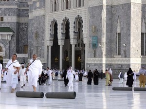 6 Hal yang Dilarang di Masjidil Haram & Masjid Nabawi, Salah Satunya Merokok 6 Hal yang Dilarang di Masjidil Haram & Masjid Nabawi, Salah Satunya Merokok