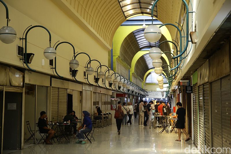 Blok M Hub ditawarkan sebagai alternatif lokasi usaha bagi pedagang District Blok M. Pemprov memberi insentif bebas sewa dua bulan untuk menarik minat.