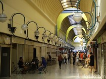 Jalan-Jalan Asyik dan Seru, Strolling Around Blok M