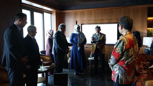 Menbud, Fadli Zon, bertemu Menteri Kebudayaan dan Pengembangan Pengetahuan Negara Libya, Mabroukah Toghi Oki Othman, di Chandi Summit 2025, Sanur, Denpasar, Bali. (Dok. Kemenbud)