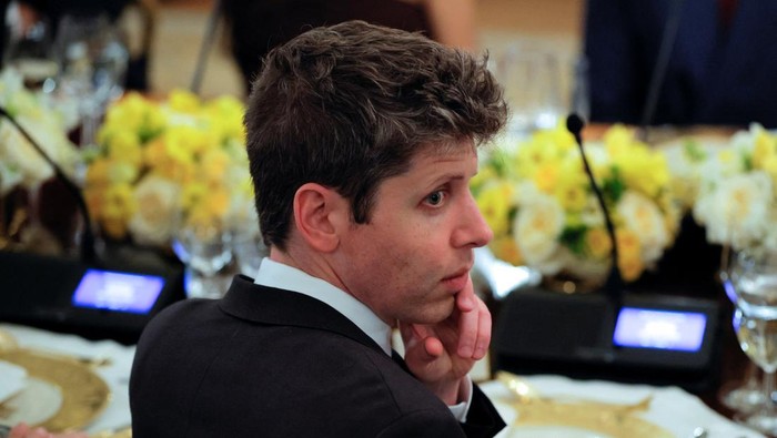 OpenAI CEO Sam Altman attends a private dinner for technology and business leaders hosted by U.S. President Donald Trump in the State Dining Room at the White House in Washington, D.C., U.S., September 4, 2025.  REUTERS/Brian Snyder