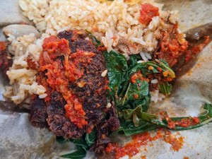4 Alasan Porsi Nasi Padang Bungkus Lebih Banyak daripada Makan di Tempat