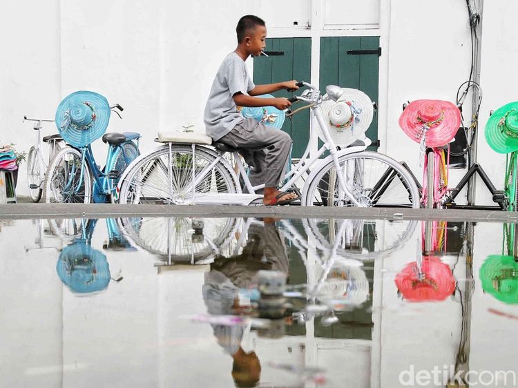 Ontel Warna-Warni Jadi Primadona Wisatawan di Kota Tua Jakarta