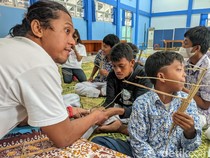 Melihat Wayang Suket Karya Pelajar Difabel di Kulon Progo
