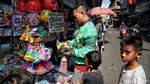 Pasar Asemka Diserbu Pengunjung Berburu Mainan Saat Libur Maulid Nabi
