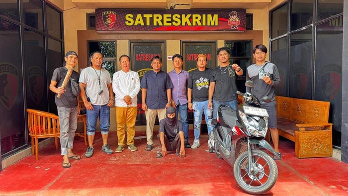 Pelaku diamankan polisi.