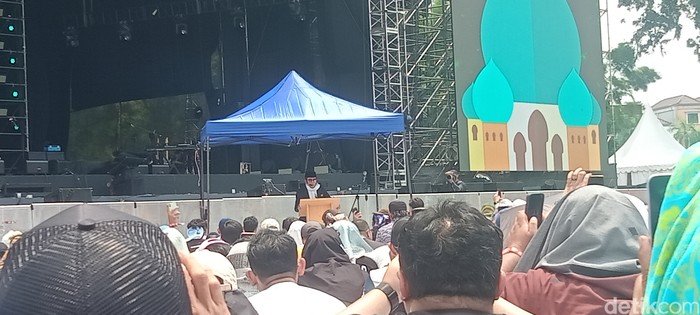 Suasana salat jum'at bareng di Pestapora 2025.