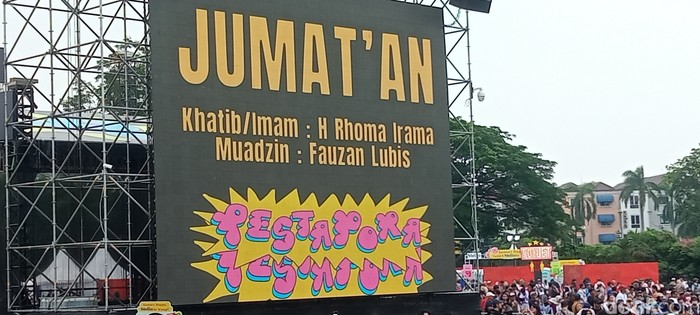 Suasana salat jumat bareng di Pestapora 2025.
