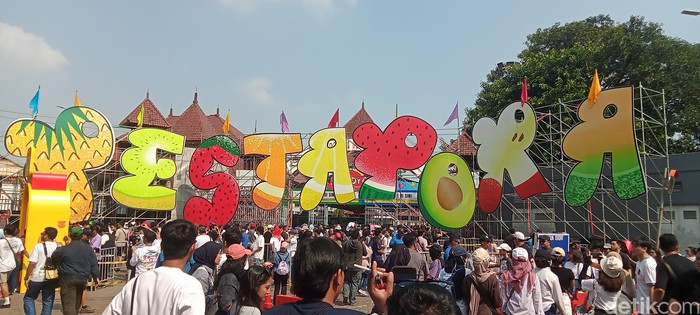 Pestapora 2025 Suasana para pengunjung di Pestapora 2025.