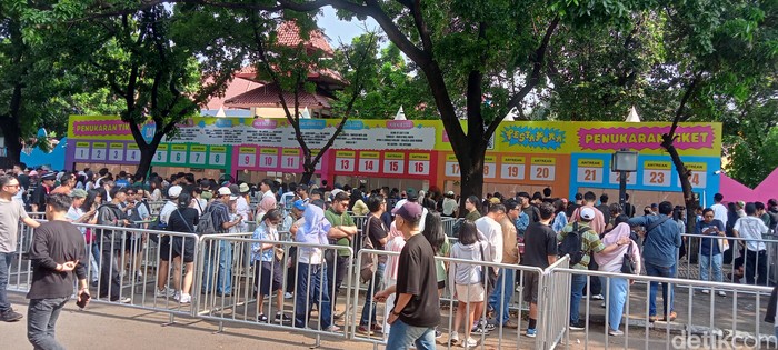 Suasana para pengunjung di Pestapora 2025.