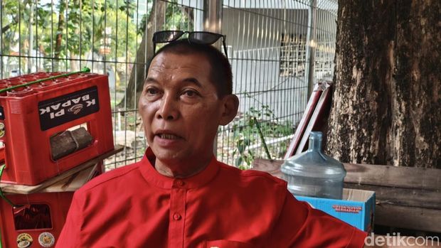 Plt Ketua PDIP Solo Teguh Prakosa saat diwawancara di Manahan, Solo, Jumat (5/9/2025).