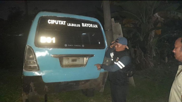Polisi temukan angkot yang dikendarai sopir penganiaya penumpang wanita di Ciputat. (Dok. ist)