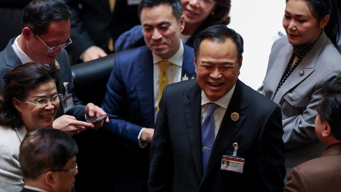 Bhumjaithai Party leader Anutin Charnvirakul reacts after he was elected Thailand's new prime minister at the parliament, following the Constitutional Court's removal of Prime Minister Paetongtarn Shinawatra from office for an ethics violation, in Bangkok, Thailand, September 5, 2025. REUTERS/Chalinee Thirasupa