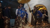 Koordinator Rangkaian Prosesi Garebeg Mulud Dal 1959, KRT Kusumonegoro, menerangkan filosofi prosesi ini yakni menggambarkan lahirnya agama Islam yang mendobrak tatanan lama sebelumnya. (Foto: dok. Humas Pemda DIY)
