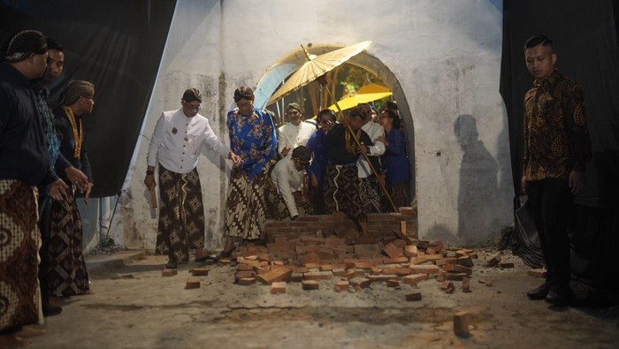 Prosesi Jejak Banon saat Hajad Dalem Sekaten Prosesi Jejak Banon saat Hajad Dalem Sekaten, Kamis (4/9/2025) malam. Prosesi ini dilakukan setiap delapan tahun atau sewindu sekali.