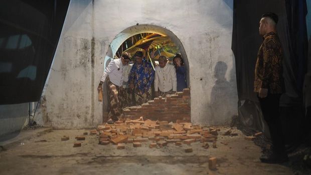Prosesi Jejak Banon saat Hajad Dalem Sekaten, Kamis (4/9/2025) malam. Prosesi ini dilakukan setiap delapan tahun atau sewindu sekali.