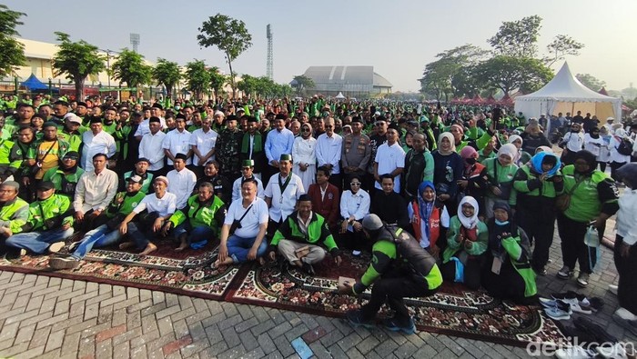 Ribuan Ojol Sidoarjo Gelar Sholat Gaib Peringati 7 Hari Wafat Affan