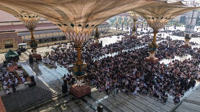 Ribuan Umat Islam Hadiri Haflah Maulid Nabi di Masjid Agung Jawa Tengah