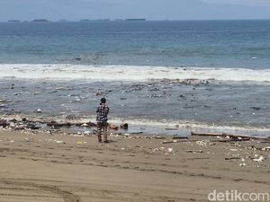 Pemandangan Tak Sedap di Pantai RTH Citepus Palabuhanratu