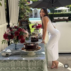Dear Sofia Vergara, Gak Capek Stunning Mulu?
