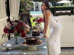 Dear Sofia Vergara, Gak Capek Stunning Mulu?