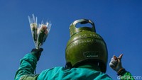 Solidaritas, kesetiaan, dan harapan menjadi tiga kata yang merepresentasikan peran ojek online di tengah gejolak sosial. Mereka bukan sekadar pengantar barang atau penjemput penumpang, tetapi wajah nyata dari perjuangan rakyat kecil yang terus bertahan di tengah badai.  