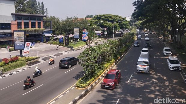 Suasana jalanan di Kota Bandung saat libur panjang.