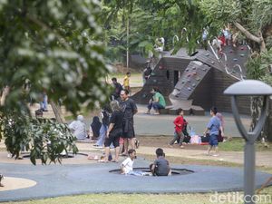Suasana Tebet Eco Park Ramai Warga Nikmati Libur Maulid Nabi