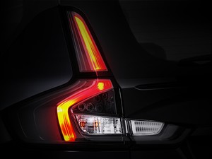 Suzuki Kenalkan XL7 Hybrid Alpha Kuro: Aksen Hitam Eksklusif, Segini Harganya