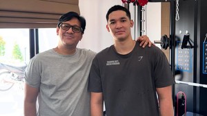 “Jaga diri baik-baik, semoga berhasil,” tulis Andre Taulany penuh doa. Foto: Instagram @andreastaulany
