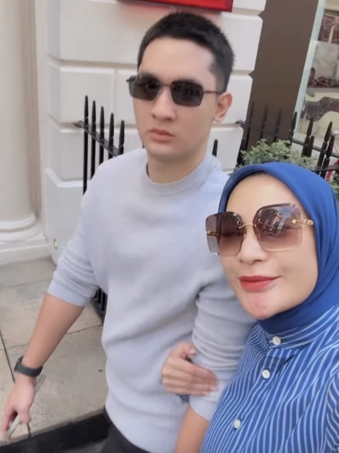 Andre Taulany Erin Taulany bersama putra sulungya, Dio.