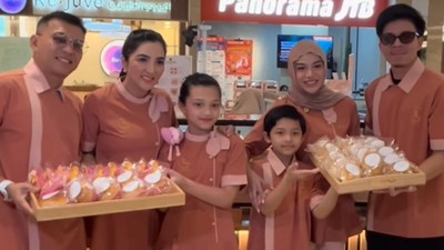 Senyum Semringah Ashanty Buka Toko Kue Lagi Bareng Keluarga