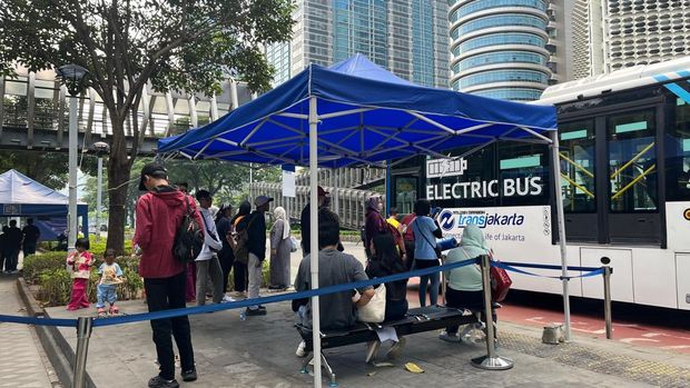 Begini kondisi Halte TransJakarta Senayan saat perbaikan usai dirusak saat ada demonstrasi.