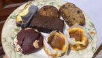 Ada Brownies dan Cheesecake Rp 10 Ribuan di Pinggir Rel Kereta Bintaro