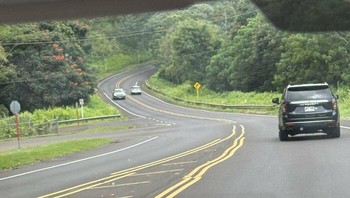 Ngecat marka jalan yang lurus saja tidak becus. Foto: Bored Panda