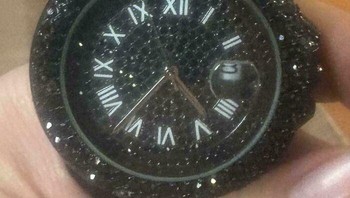 Orang yang bikin jam tangan ini sepertinya kurang paham angka romawi. Foto: Bored Panda