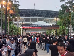 Lautan Baladewa Padati GBK Jelang Konser Dewa 19 All Stars
