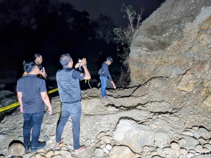 Dua Penambang Manual di Ponorogo Tewas Tertimbun Longsor, Cari Nafkah di Pinggir Sungai