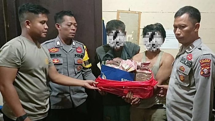 Dua pria mencuri uang Rp 1 miliar dan kabur ke dalam hutan di Kalimatan Barar. Mereka akhirnya kelaparan di dalam hutan dan diserahkan ke polisi. (dok Istimewa)