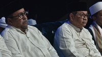 Gubernur DKI Jakarta Pramono Anung (kanan) bersama Wakil Gubernur Rano Karno (kiri) menghadiri Jakarta Bershalawat di Monas, Jakarta, Sabtu (6/9/2025). ANTARA FOTO/Fakhri Hermansyah
