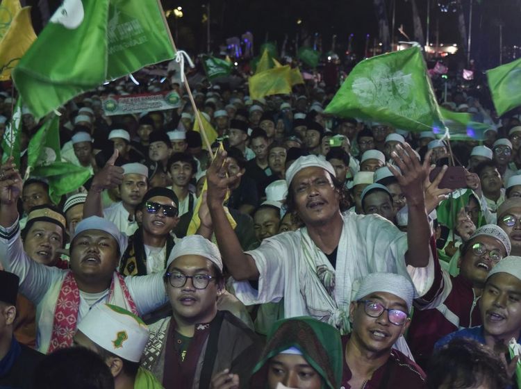 Ribuan Warga Padati Monas untuk Jakarta Bershalawat