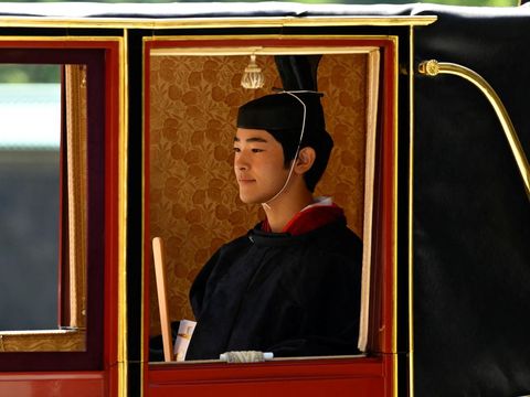 TOKYO, JAPAN – SEPTEMBER 6 : Japan's Prince Hisahito sits inside a horse-drawn carriage as he departs the Imperial Palace after attending his coming-of-age ceremony, Kakan no gi, in Tokyo, Japan, on September 6, 2025. The event, held on his 19th birthday, marks his official recognition as an adult member of the Imperial Family and reaffirms his position as second in line to the throne.   David Mareuil/Pool via REUTERS