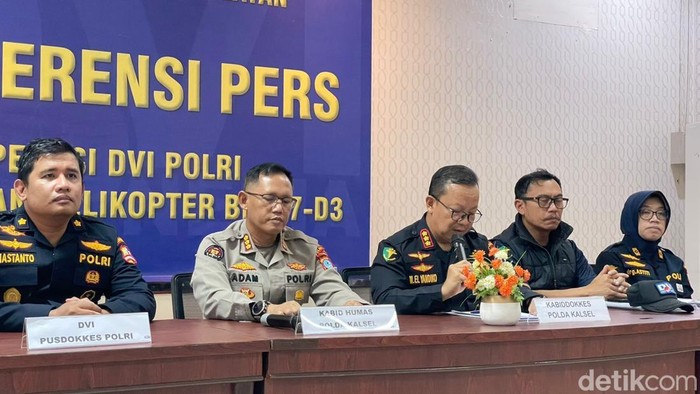 Jumpa pers terkait jenazah 3 WNA korban helikopter jatuh di Tanah Bumbu Kalsel yang sudah teridentifikasi, Sabtu (6/9/2025).