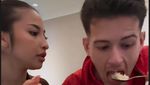 Gemas! Justin Hubner dan Jennifer Coppen Makan Sepiring Berdua