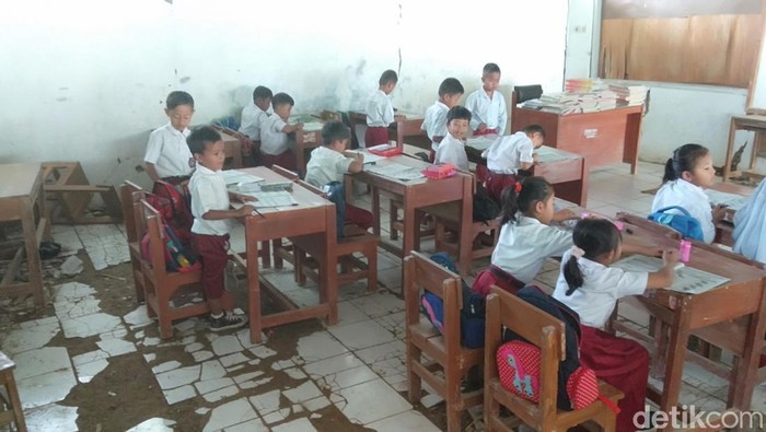 Kondisi kelas di SDN Tegal Benteng Bogor