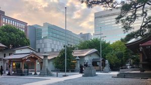 Keindahan Kuil Kego di Fukuoka: Tempat Suci yang Dikepung Modernitas