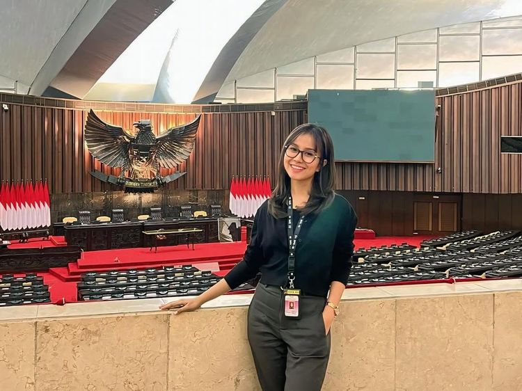 Potret Mayang Lucyana saat Magang di DPR RI