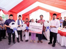 Gubernur Sulsel Dampingi Mensos Serahkan Bantuan Rumah untuk Naila di Makassar