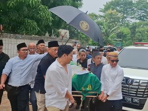 Arif Budimanta Dimakamkan di TPU Layur Rawamangun, Bahlil Angkat Keranda